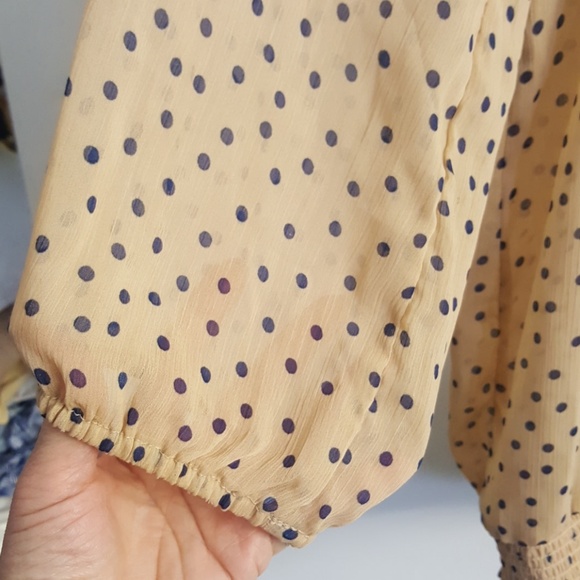 Brand new Old Navy blouse with polka dots - Picture 4 of 5